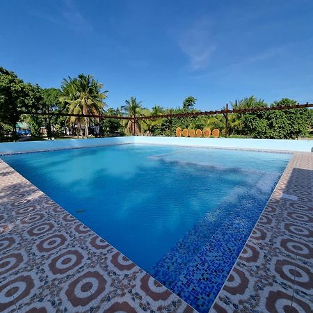 Yemaya De Laiya Powered By Cocotel Batangas Exterior foto